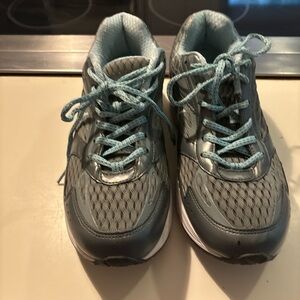 Women’s Xelero‎ shoes.  Lightly worn. These do not come with insoles.
